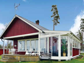 Four-Bedroom Holiday home with Sea View in Sjötorp in Sjötorp